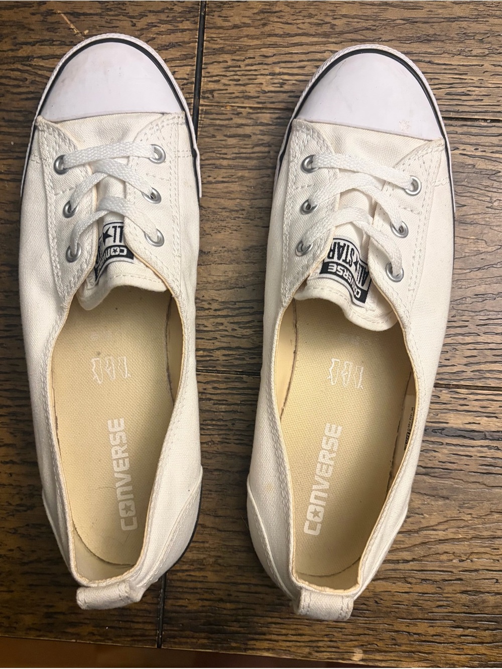 Converse White Low Top Canvas Flats like new